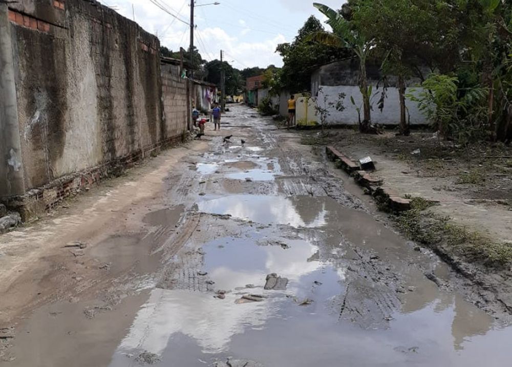 Situ&ccedil;&atilde;o de uma das vias secund&aacute;rias do Distrito.