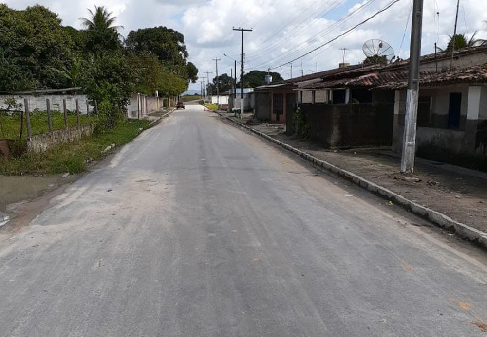 Asfalto em uma das avenidas do Distrito Branca.