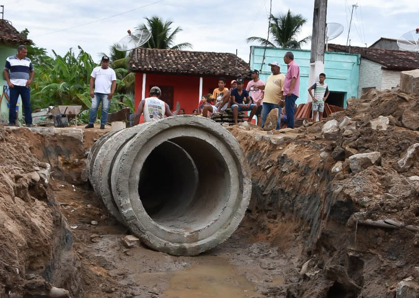Prefeito Chico Vigário acompanhou as obras na tarde desta quinta-feira (19).