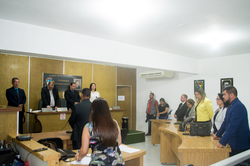 Um minuto de silêncio.