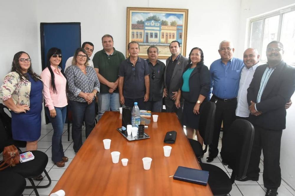 Reunião para buscar geração de emprego e renda