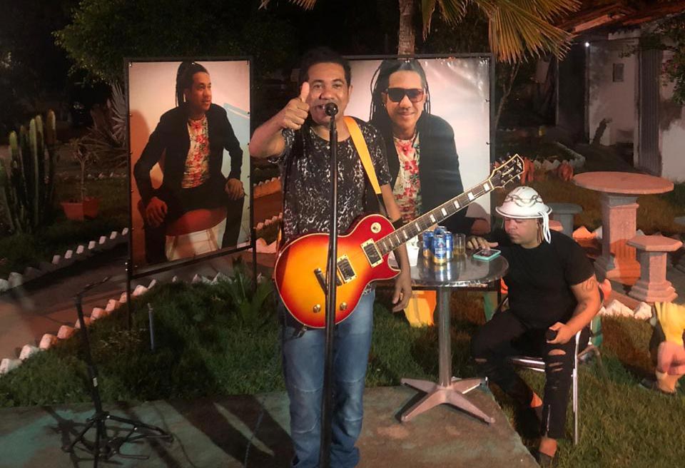 Live do Juninho Love arrecadou 100 cestas básicas para famílias carentes de Atalaia.