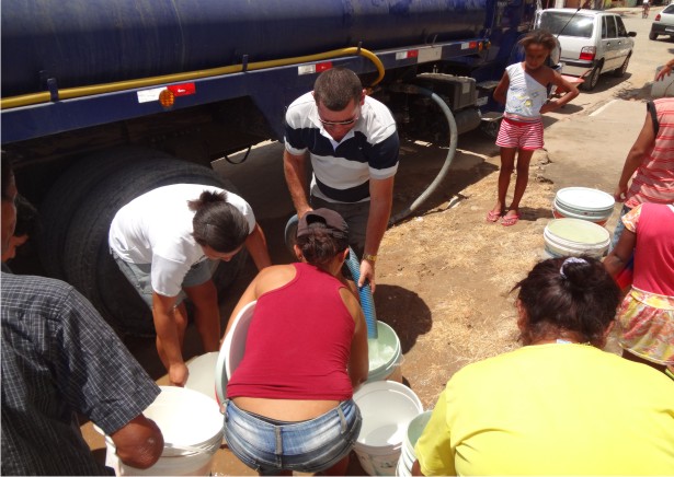 Fotos comprovam a falta de água que existia na Porangaba