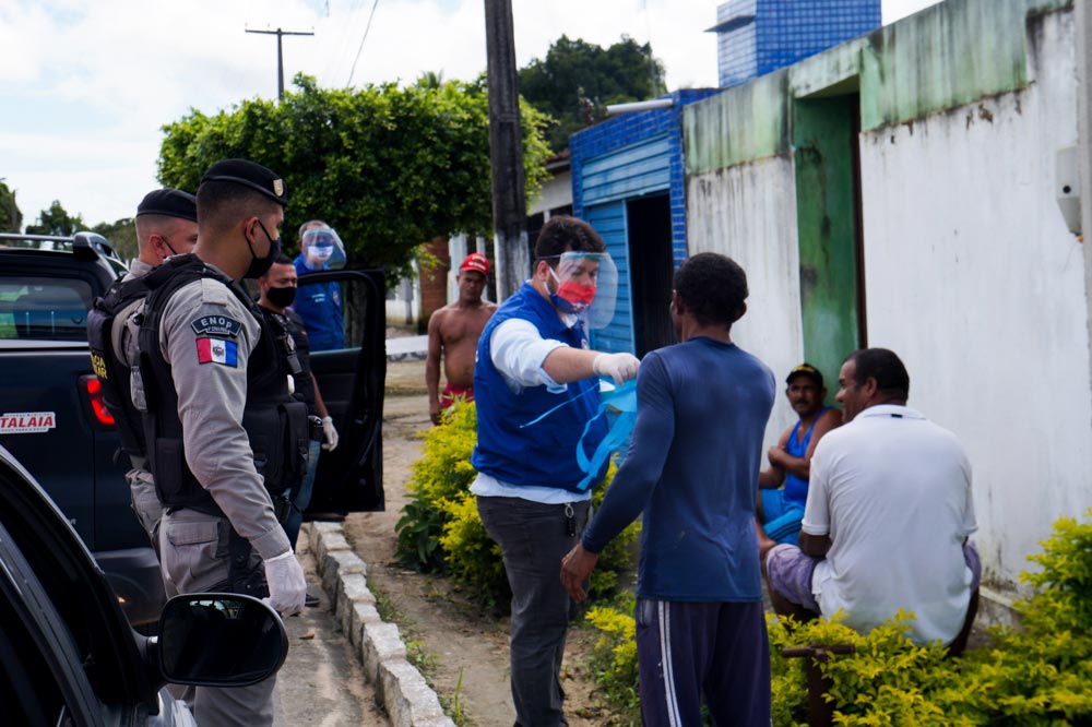 Ação conjunta no Distrito Branca visou orientar e fiscalizar o cumprimento das medidas de isolamento social. 