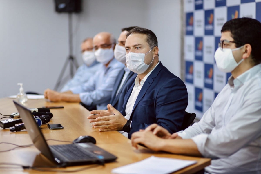 Governador Renan Filho destacou, durante coletiva, que critérios para mudança de fases seguem matriz com indicadores da Saúde. Foto: Márcio Ferreira