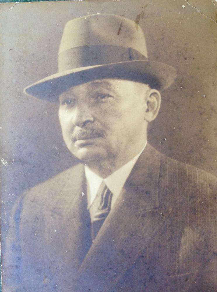Dr. Alfredo de Maya