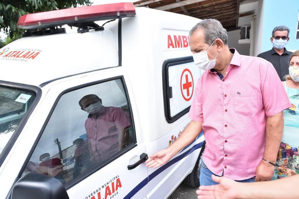 Nova ambulância atenderá a comunidade do Distrito Santo Antônio.