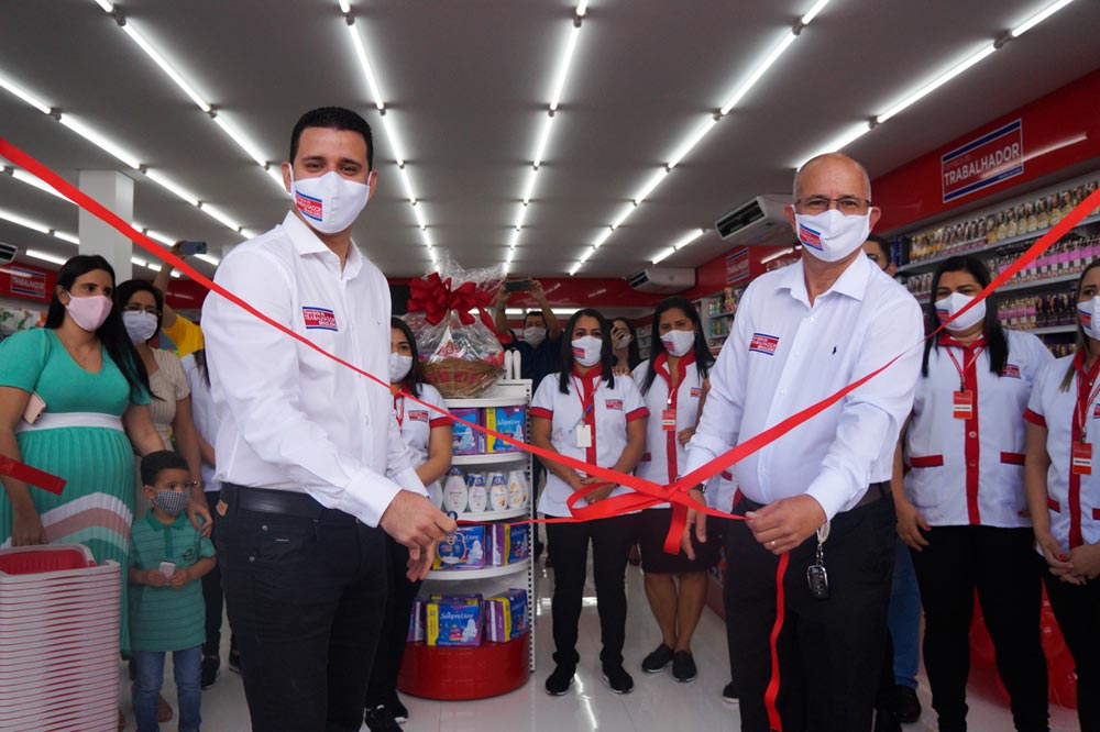 Farmácia do Trabalhador Brasileiro é reinaugurada no bairro José Paulino