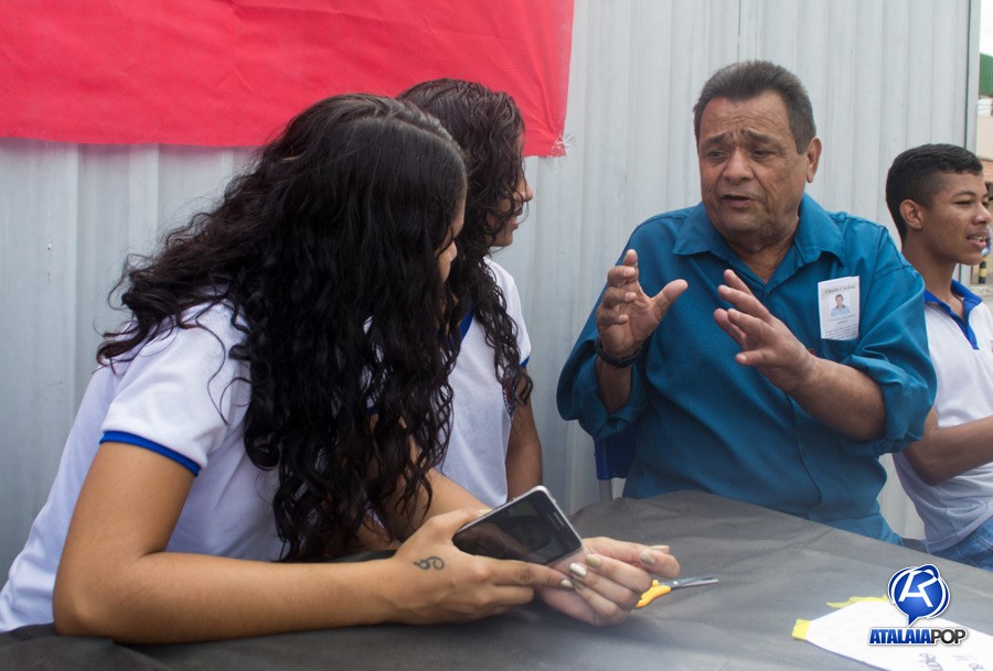 Poeta dos versos matutos moderado, em homenagem promovida pela Escola Estadual Floriano Peixoto. 