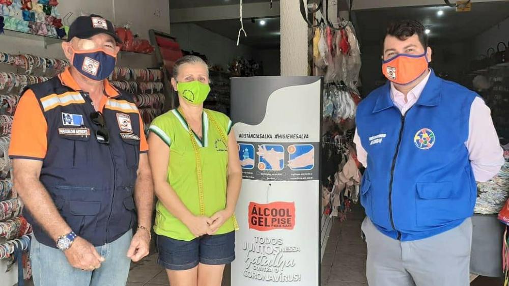 Trabalha de orientação e fiscalização no centro de Atalaia.