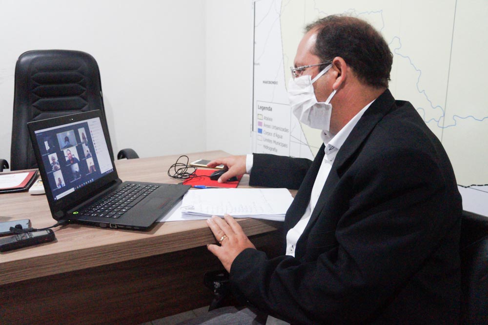 Presidente Alexandre Tenório comenda sessões extraordinárias da Câmara Municipal de Atalaia.