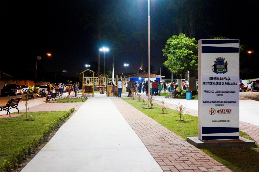 Praça Arestides Lopes da Rosa Agra.