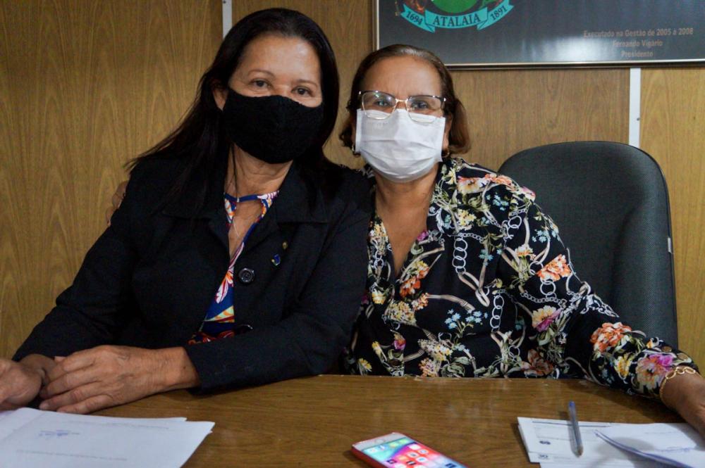 Vereadoras Neide Miranda e Maria da Comesa 