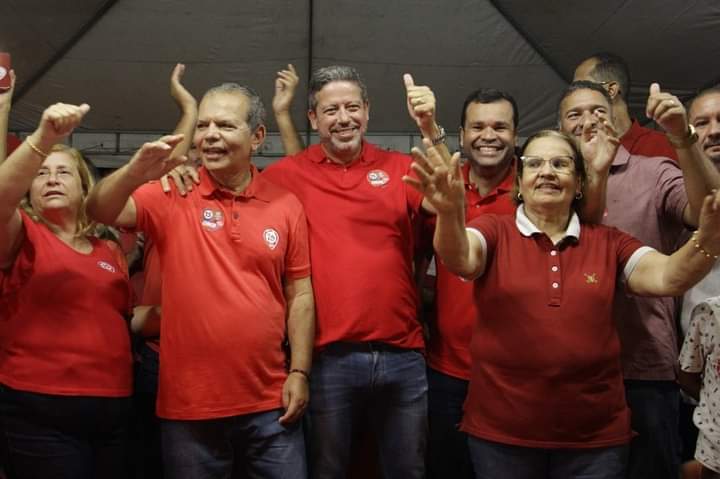 Comício de Chico Vigário contou com a presença de Arthur Lira.