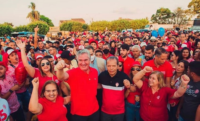 Chico Vigário ao lado do senador Collor fizeram uma grande caminhada pelas ruas do bairro José Paulino.