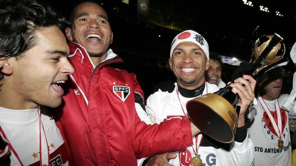 Aloísio Chulapa comemorando o tricampeonato mundial do são Paulo.