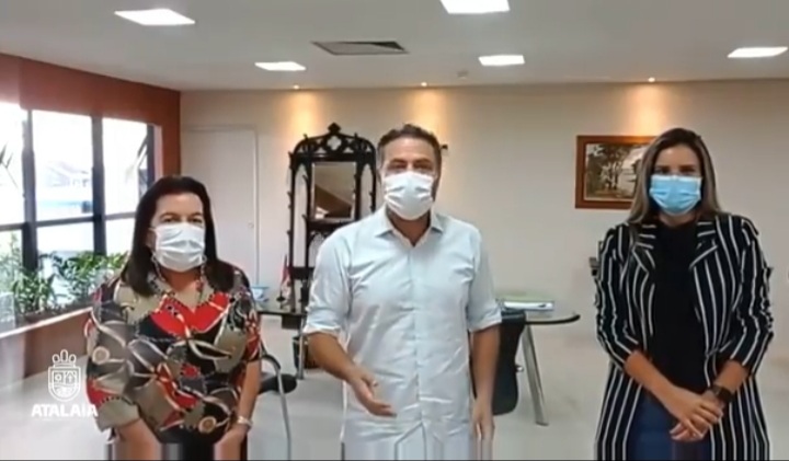 Deputada Fátima Canuto, governador Renan Filho e prefeita Ceci Rocha.