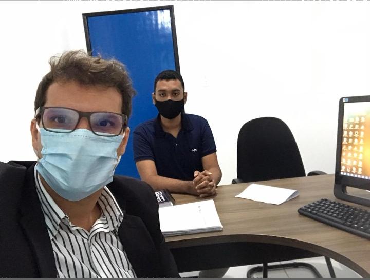 Igor Ulisses em entrevista com o articulador político do município de Atalaia.