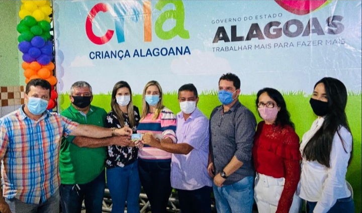 Vereadores de Atalaia na entrega do cartão Cria.