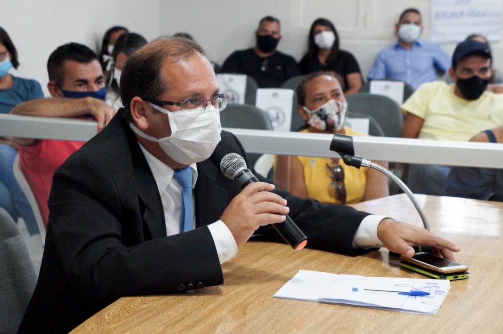 Vereador Alexandre Tenório durante sessão desta última terça-feira (23).