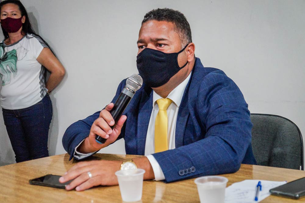 Vereador Toni Barros durante a sessão desta última terça-feira (02).