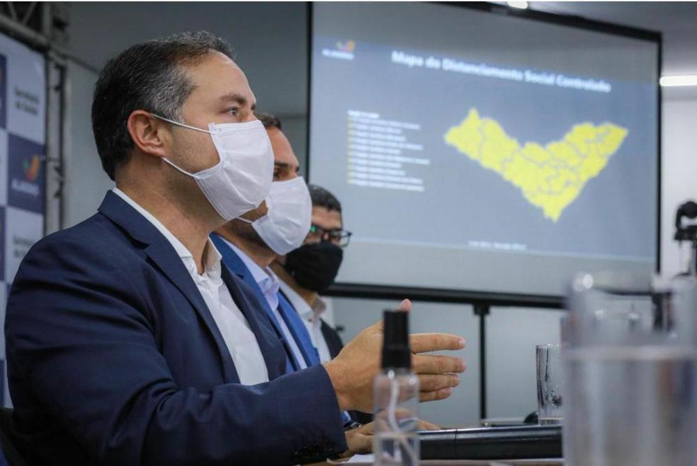 Renan Filho anuncia que municípios alagoanos regridem à fase amarela. Foto: Governo de Alagoas