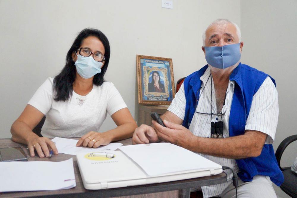 Vereadora participa de entrevista com o radialista Adaias Ferraz.