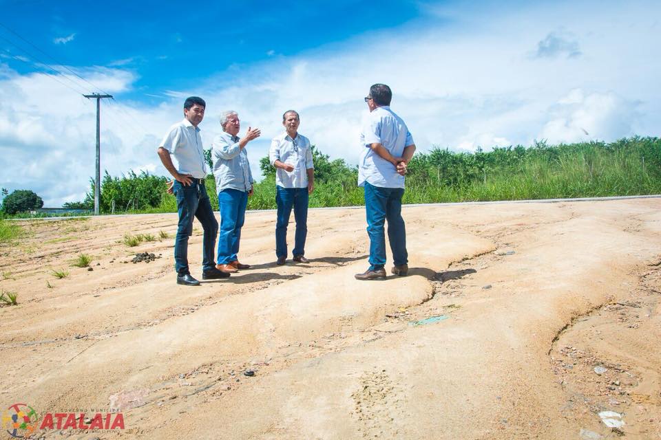 Prefeito acompanhou a visita ao ladode técnicos do DER