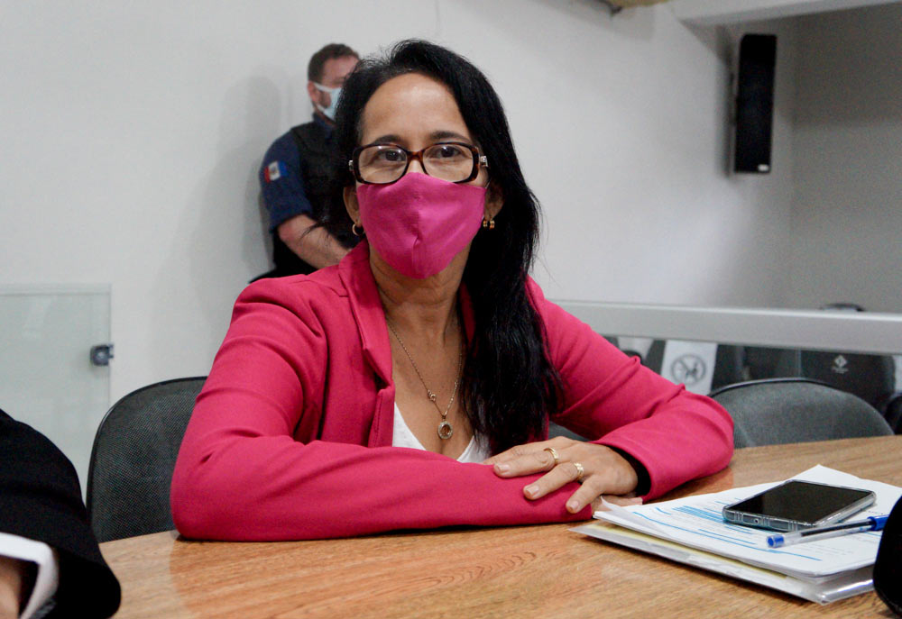 Vereadora Janaína do Cal durante a sessão ordinária desta terça-feira (9).