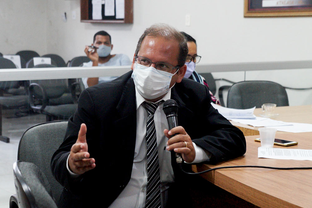 Vereador Alexandre Tenório durante sessão desta última terça-feira (9).