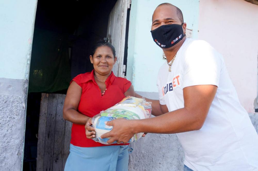 Adriana Batista foi uma das beneficiadas com a ação solidária de Aloísio Chulapa. 