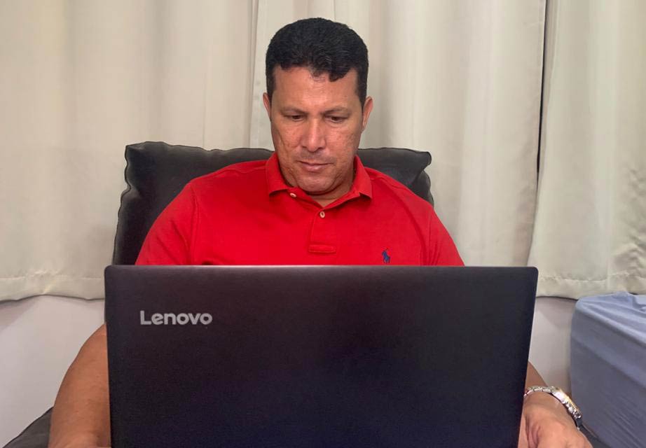 Anderson Medeiros durante a sessão virtual da Câmara de Atalaia, realizada nesta terça-feira (23).