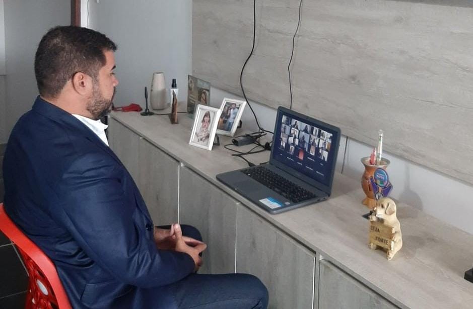 Vereador Marcos Rebollo participando da sessão ordinária da Câmara de Atalaia.