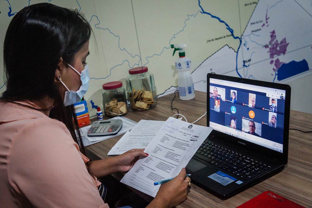 Sessão extraordinária foi presidida pela vice-presidente da Casa, vereadora Lays Melo (PSC).