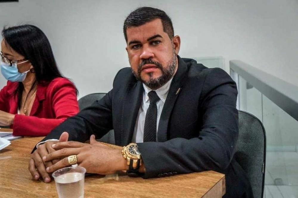 Vereador Marcos Rebollo durante sessão ordinária na Câmara de Atalaia, em 2020.