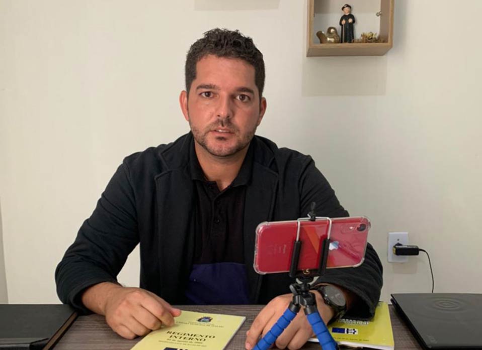 Vereador Rudinho durante a sessão ordinária desta terça-feira (30).