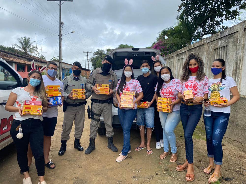 Foram entregues mais de 400 caixas de bombons.