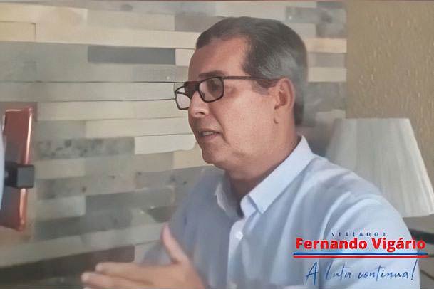 Vereador Fernando Vigário durante a sessão ordinária desta terça-feira (6).