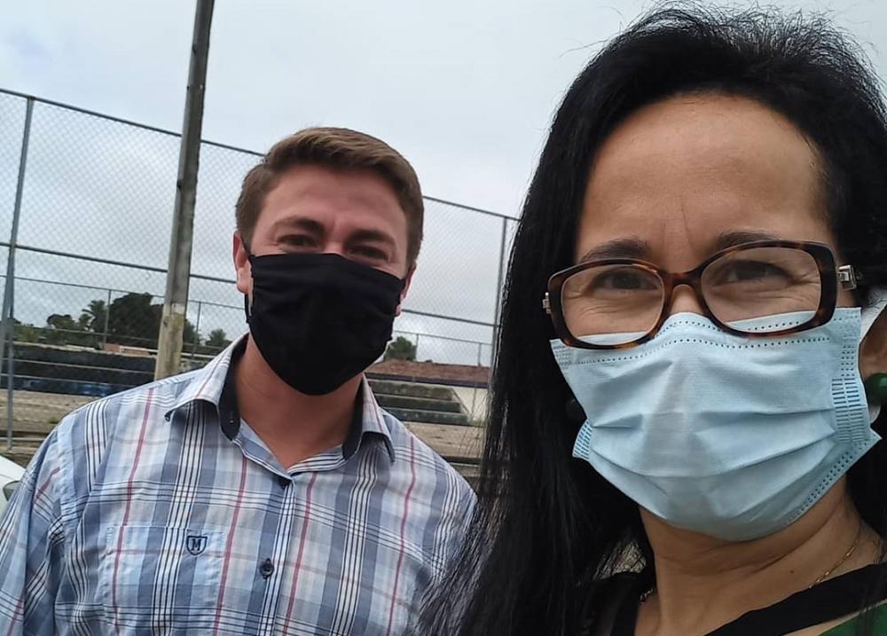 Janaína do Cal acompanha o início dos trabalhos do projeto de saneamento e calçamento no Distrito Branca.