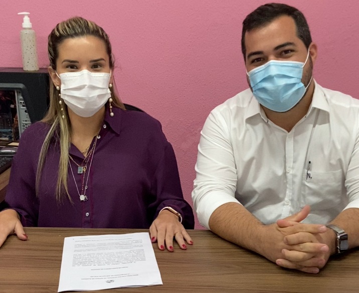 Assinatura do TAC foi divulgada pela prefeita Ceci Rocha em suas redes sociais.