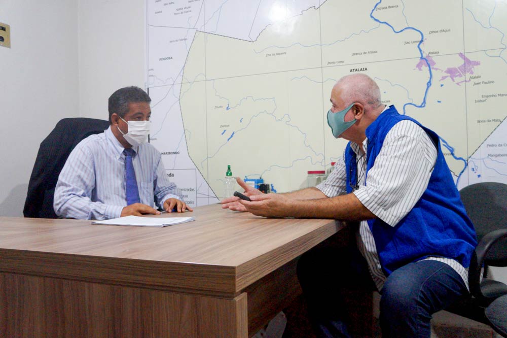 Vereador Cicinho sendo entrevistado pelo radialista Adaias Ferraz. 