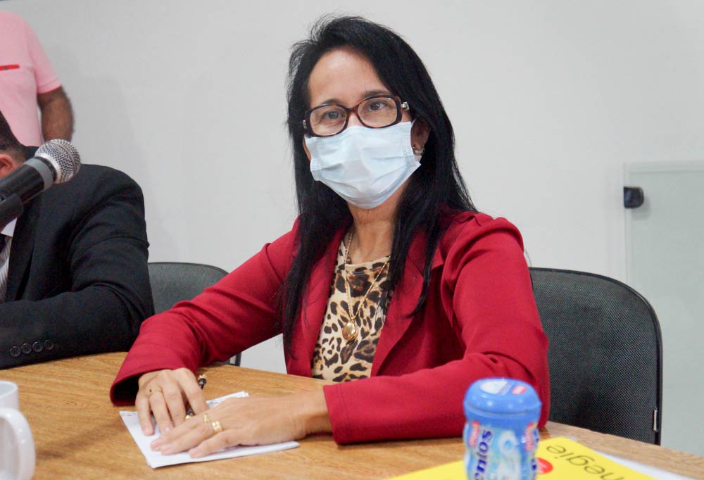 Vereadora Janaína do Cal durante a sessão ordinária desta terça-feira (20).