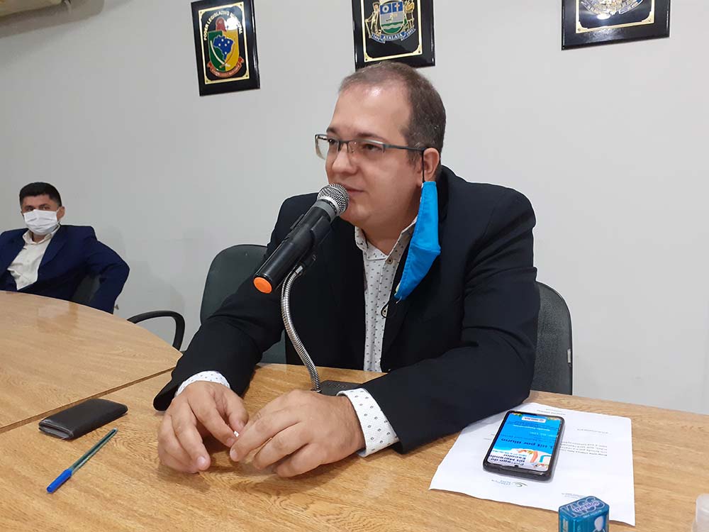 Vereador Anilson Júnior durante a Sessão Ordinária desta terça-feira (27).