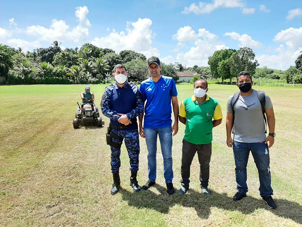 Marcos Rebollo esteve conferindo de perto o resultado dos trabalhos no campo de futebol.