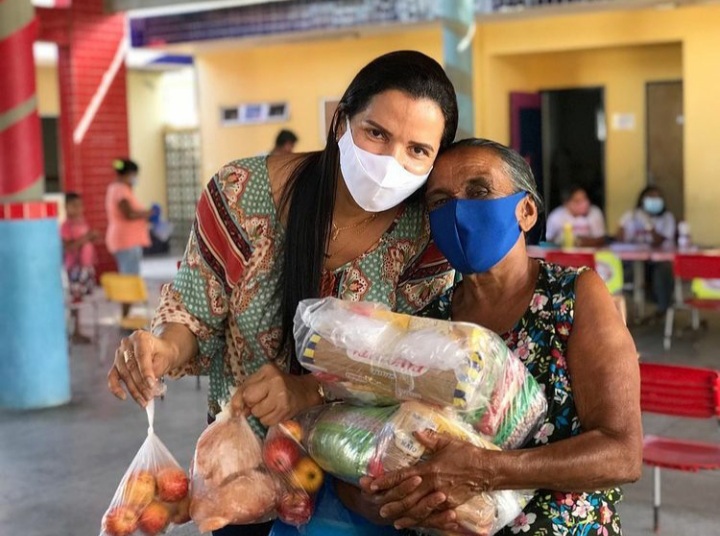 Entrega do kit de merenda escolar no Distrito Branca.