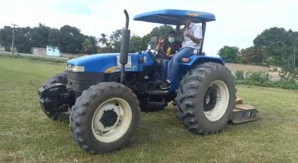 Ação trouxe melhorias no campo de futebol do Povoado Olhos D'água.