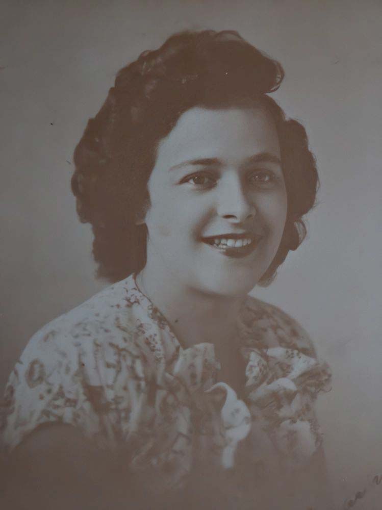 Desde a infância Georgette Mendonça possuía um grande talento literário. 