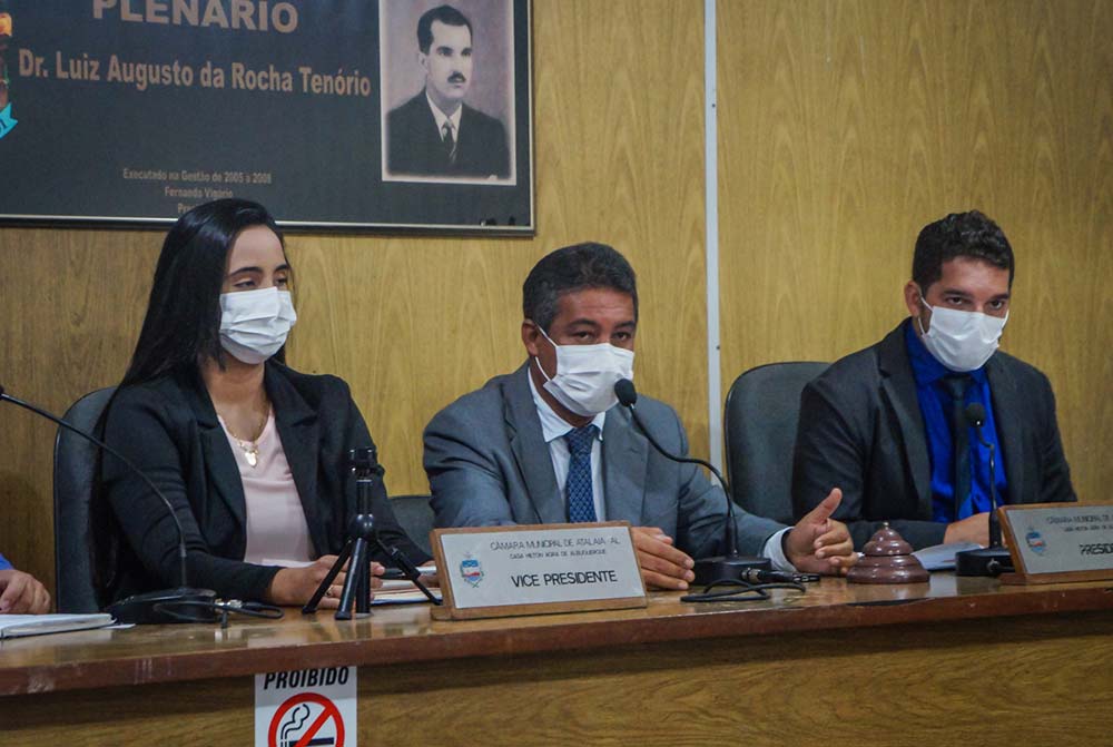 Sessão Ordinária da Câmara Municipal de Atalaia do dia 4 de maio. 