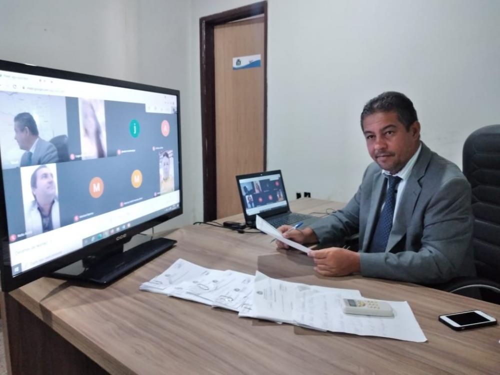 Vereador Cicinho Melo (PSC) comandou a sessão extraordinária desta última sexta-feira (7).