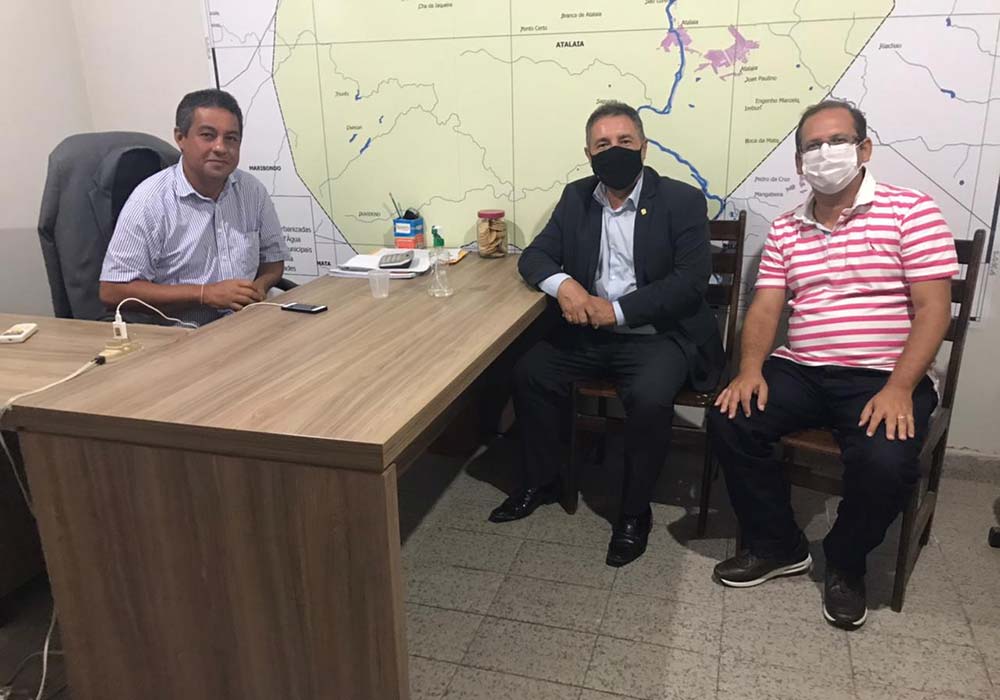 Vereador Cicinho Melo, PGJ Márcio Roberto e vereador Alexandre Tenório.